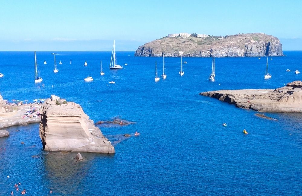 Cala Nave: la spiaggia più famosa di Ventotene