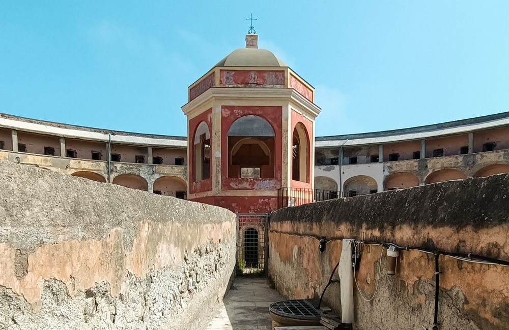 Il carcere borbonico di Santo Stefano