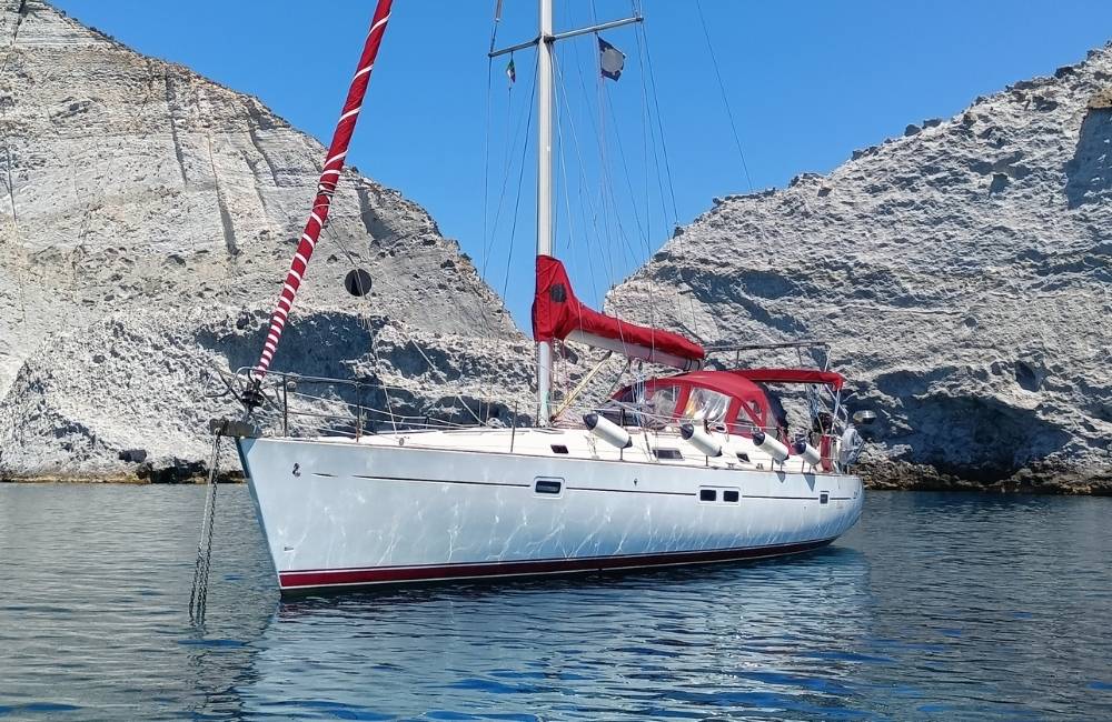 Dormire in barca a vela sull’isola di Palmarola