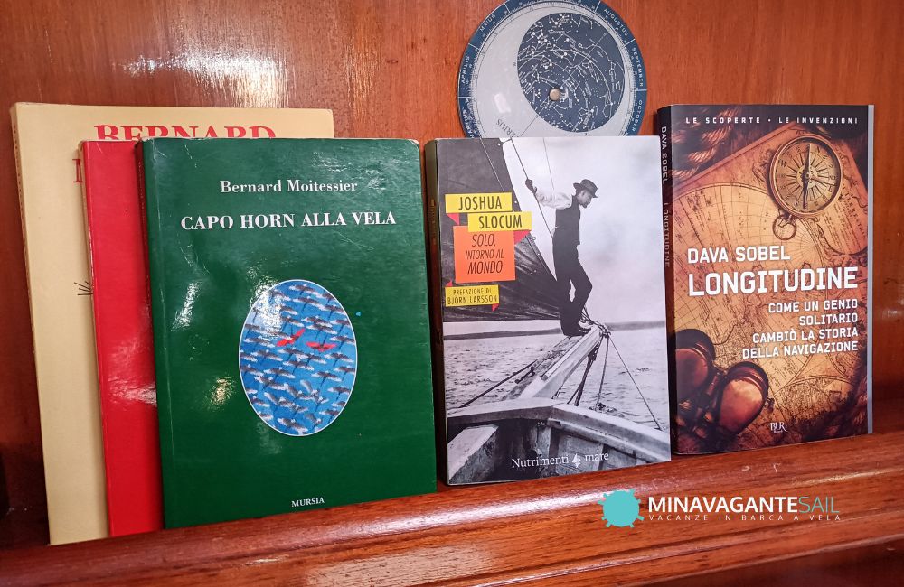 Foto di alcuni dei libri di vela della nostra libreria di bordo